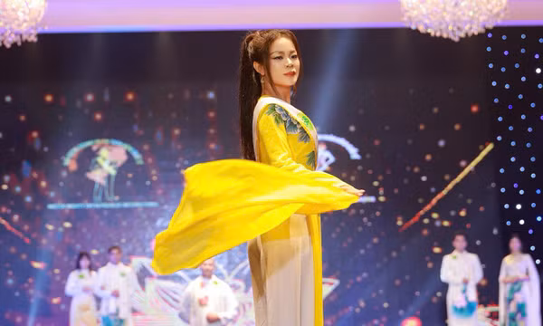 Lê Tân Lê đăng quang Hoa hậu Doanh nhân Toàn năng quốc tế 2025