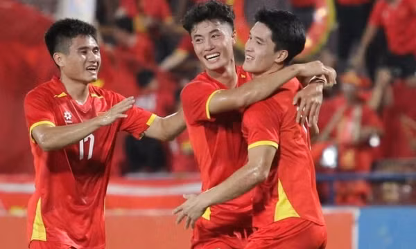 Bỏ lỡ nhiều cơ hội, U23 Việt Nam có chiến thắng nhẹ nhàng 2-0 trước Bangladesh