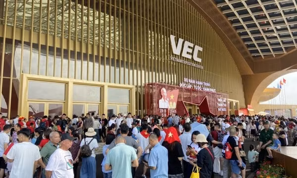 Đông nghẹt người xem, Thủ tướng quyết định Triển lãm thành tựu đất nước sẽ kéo dài đến ngày 15/9