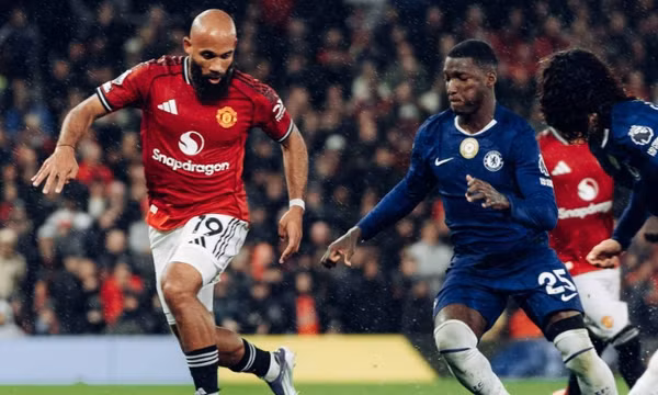 Man United đánh bại Chelsea trong trận cầu có 2 thẻ đỏ