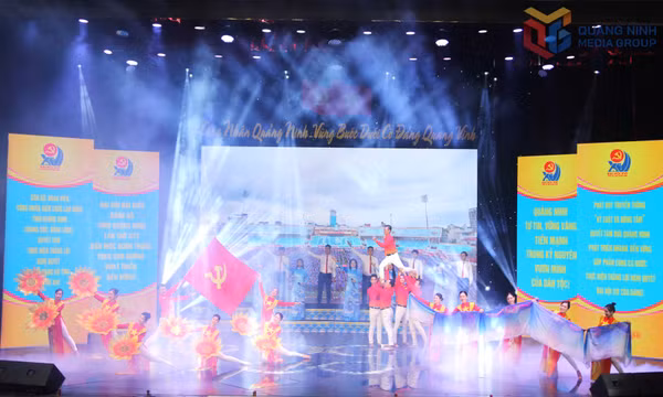 Liên hoan nghệ thuật "Công nhân Quảng Ninh - vững bước dưới cờ Đảng quang vinh"