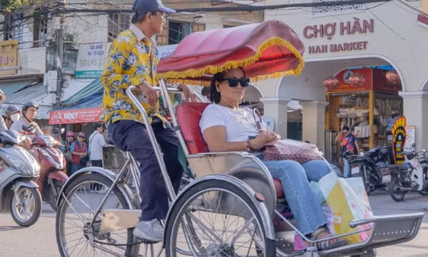 Đà Nẵng ra mắt thiết bị thuyết minh tự động bằng AI trên tour xích lô