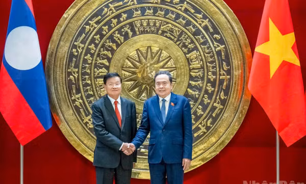 Chủ tịch Quốc hội Trần Thanh Mẫn hội kiến Tổng Bí thư, Chủ tịch nước Lào Thongloun Sisoulith