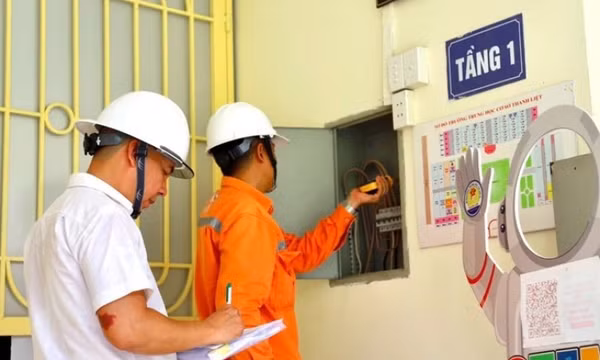 Vì sao áp giá điện hai thành phần nếu dùng từ 200.000 kWh/tháng?
