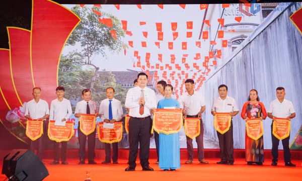 Xã Hải Ninh trao giải cuộc thi “Đường cờ Tổ quốc”
