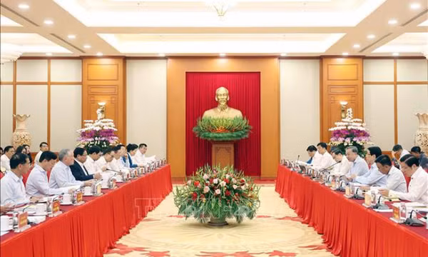 Bộ Chính trị làm việc với Ban Thường vụ Đảng ủy Chính phủ