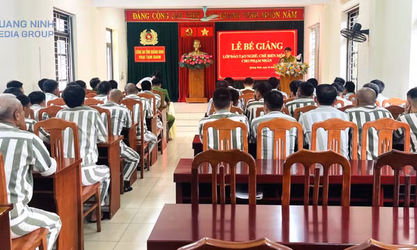 Bế giảng lớp đào tạo nghề cho phạm nhân đợt II/2025