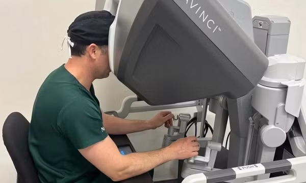 Lần đầu tiên phẫu thuật lấy thận từ người hiến tặng bằng robot