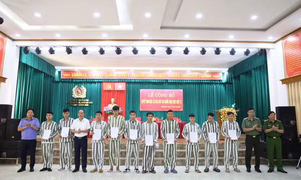 Niềm vui ngày đặc xá của 149 phạm nhân tại Trại giam Quảng Ninh 
