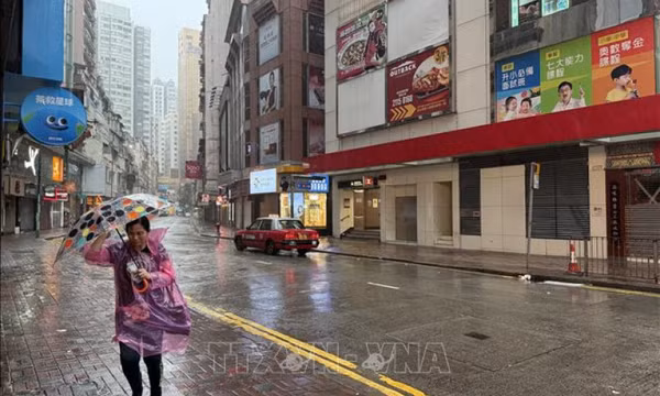 Trung Quốc: Hong Kong và Macau nâng cảnh báo siêu bão Ragasa lên mức cao nhất - 14 người thiệt mạng tại Đài Loan