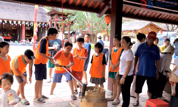 Về miền non thiêng Yên Tử