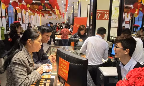 Tỷ giá trung tâm tăng mạnh, vàng SJC cộng 500.000 đồng mỗi lượng