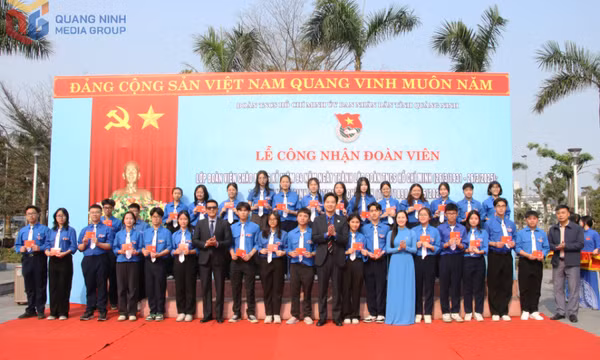Lễ công nhận 300 đoàn viên nhân dịp kỷ niệm 94 năm Ngày thành lập Đoàn TNCS Hồ Chí Minh