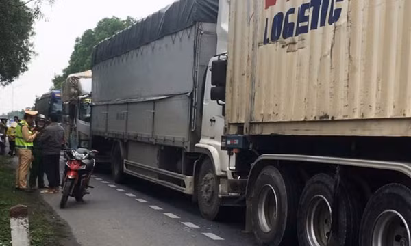 4 xe đâm nhau liên hoàn trên Quốc lộ 1 qua Quảng Bình