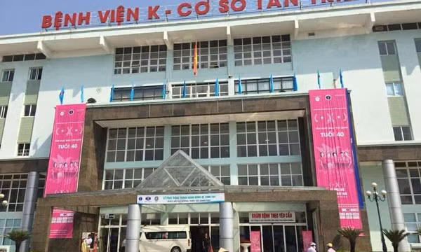 Cảnh giác với thuốc chữa ung thư do các nhà 'hảo tâm' bán ở cổng Bệnh viện K 