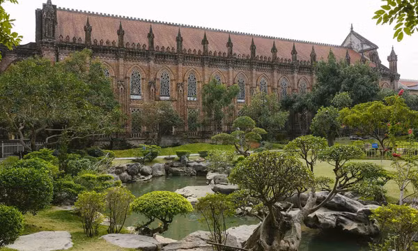 Đan viện cổ với kiến trúc gothic ở Ninh Bình