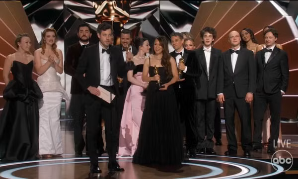 Anora chiến thắng rực rỡ với 5 Oscar, riêng Sean Baker nhận đến 4 tượng vàng