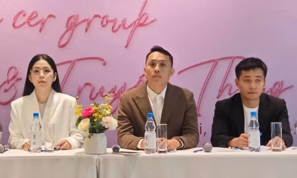 Công ty Chị Em Rọt, TikToker Hằng Du Mục và Quang Linh bị lập biên bản vì họp báo 'lụi'