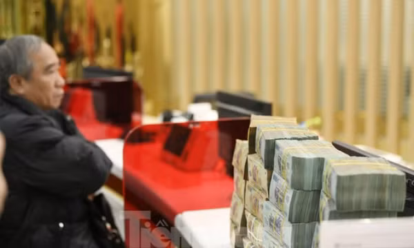 Ngân hàng 'bơm' gần 200.000 tỷ đồng, vì sao doanh nghiệp vẫn khó vay?