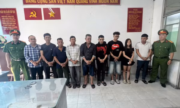 9 người liên quan vụ 'khiêng quan tài trước chợ Bến Thành' bị bắt