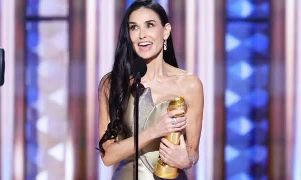 Demi Moore ngậm ngùi trắng tay ở Oscar