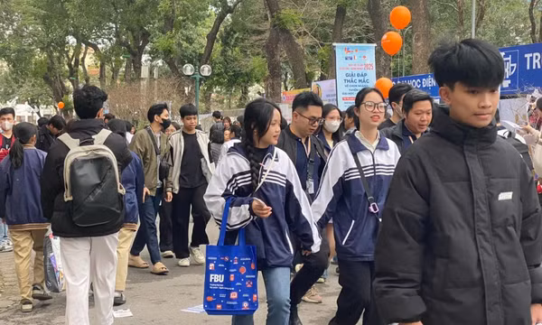 Đề thi tốt nghiệp THPT 2025 sẽ có câu hỏi yêu cầu liên hệ giải quyết thực tiễn