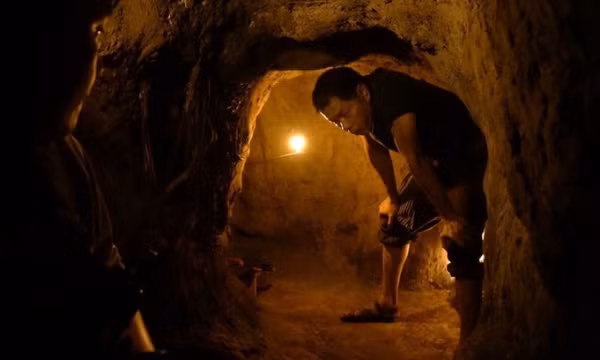 Thái Hòa kể chuyện còng lưng cả tháng trời đóng phim 'Địa đạo'