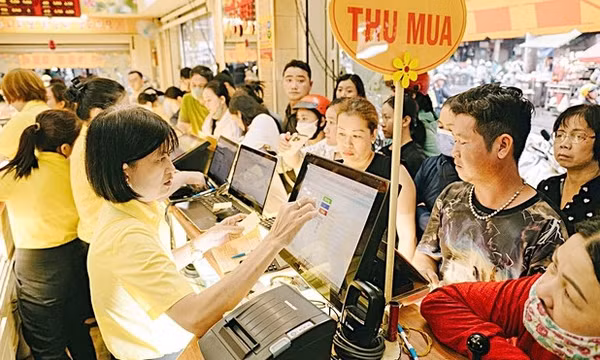 Đề xuất nhập khẩu vàng để hạ cơn sốt giá