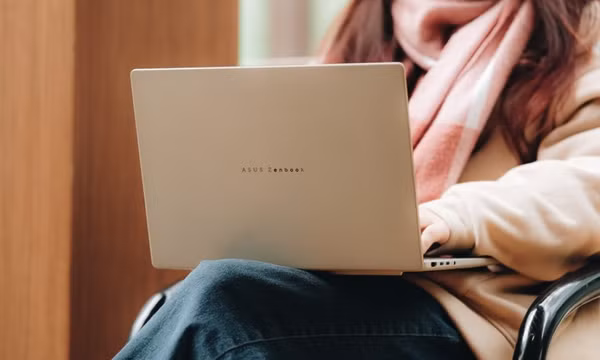Linh hoạt hơn với laptop AI chuẩn Copilot+ PC nhẹ hàng đầu