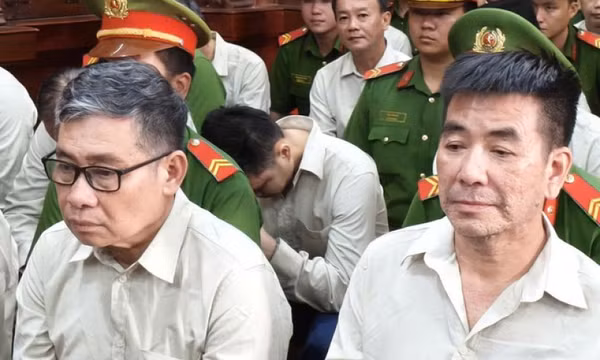 Cựu Chủ tịch tỉnh An Giang khai gì về 300.000 USD 'quà cảm ơn'?
