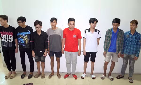 Tạm giữ 8 đối tượng mang hung khí đi giải quyết mâu thuẫn