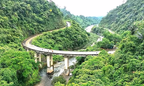 Khám phá cung đường đẹp như tranh giữa đại ngàn Trường Sơn