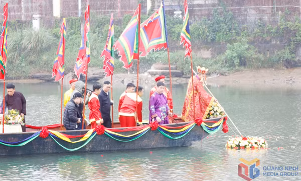 Lễ cấp thuỷ bên dòng sông Ka Long