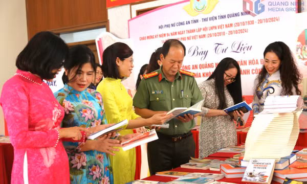 Phát huy vai trò của phụ nữ CAND trong thời kỳ mới 