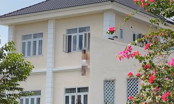 Nam thanh niên tử vong trong tư thế treo cổ ở biệt thự