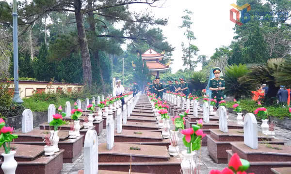 Đoàn Cựu chiến binh tỉnh thăm lại chiến trường xưa