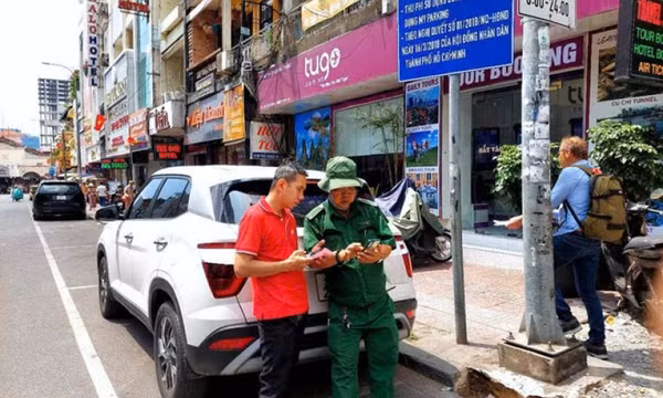 Thu phí đỗ ôtô lỗ 2,28 tỉ đồng, cần giải pháp chống thất thu