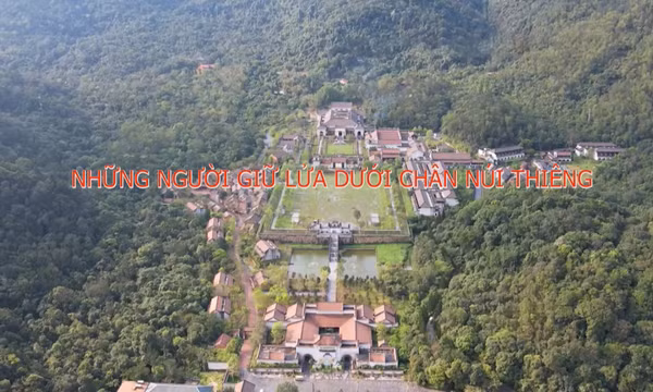 Những người giữ lửa dưới chân núi thiêng