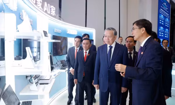 Tổng Bí thư, Chủ tịch nước Tô Lâm thăm Trung tâm Hợp tác đổi mới trí tuệ nhân tạo Trung Quốc-ASEAN