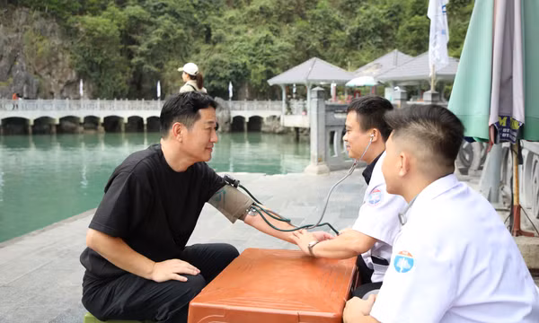 Từ 2/4, triển khai tổ y tế thường trực, sẵn sàng cấp cứu, xử trí các tình huống trên Vịnh Hạ Long 