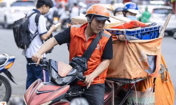 Người Việt chi hơn 9.000 tỷ đồng sắm quần áo trên Shopee, Lazada
