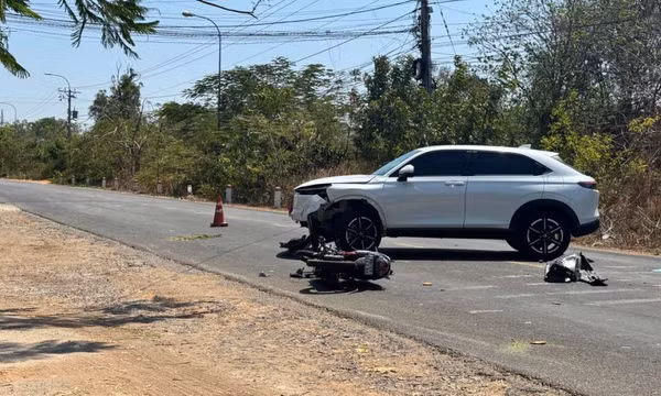 Va chạm mạnh giữa ô tô và xe máy khiến 2 người thương vong ở Lâm Đồng