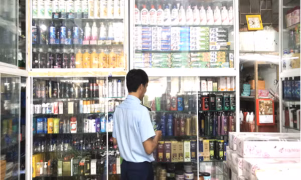 Lâm Đồng: Quản lý thị trường xử phạt cơ sở kinh doanh mỹ phẩm nhập lậu, không rõ nguồn gốc