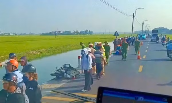 Bé trai 12 tuổi chết thương tâm sau va chạm giao thông giữa xe máy và taxi
