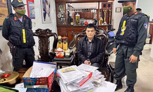 Bắt 5 cán bộ, nguyên cán bộ vụ xã hội đen đội lốt doanh nghiệp ở Phú Thọ
