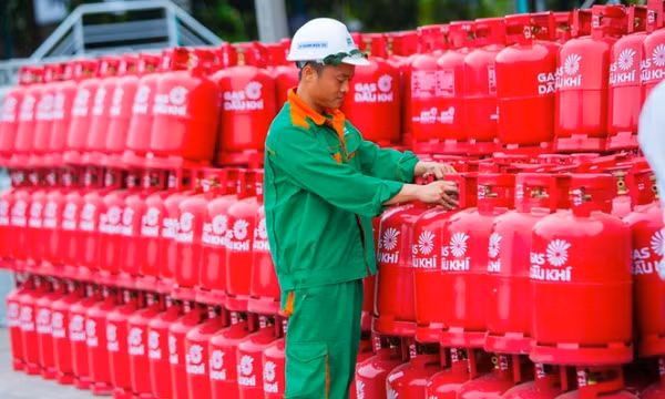 Từ 1/4, giá gas đồng loạt tăng thêm khoảng 95.000 đồng/bình 12kg