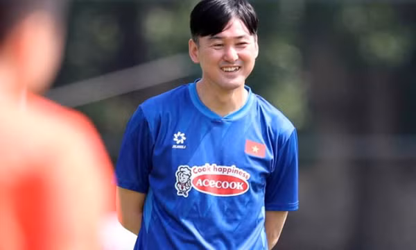 Trợ lý Lee Jung-soo chia tay ban huấn luyện đội tuyển Việt Nam