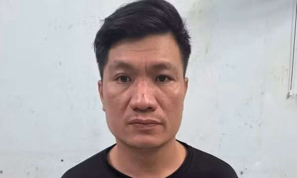 Tạm giữ khẩn cấp thanh niên đánh bà cụ trong quán bánh bèo tại Gia Lai