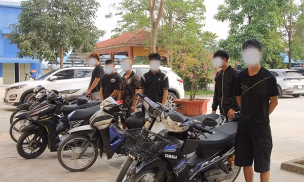 Xử lý 5 thanh niên đi xe dàn hàng, náo loạn phố núi Điện Biên