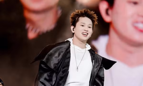 Ai dung dưỡng cho sự ngông cuồng của HLV Rap Việt B Ray